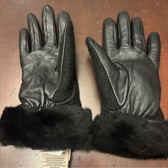 UGG Black Fur-Trimmed Gloves - Picture 2 of 6